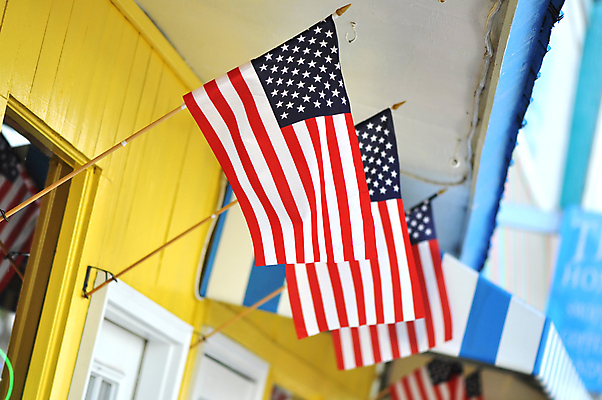포토 JPG 해외이미지 별 물결 3 사람없음 빨간색 파란색 상점 미국 줄무늬 자유 깃발 4 민주주의 심볼 봉 애국심 7월 독립 전국 해외202004 해외포토 자연요소 컬러 컨셉 북아메리카 무늬 숫자 날짜 파일형식 이미지허브