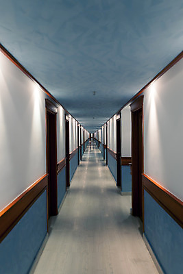 포토 JPG 해외이미지 도로 길 선 조각 호텔 실내 사람없음 내부 건물 빛 사무실 문 어둠 산책 카펫 램프 복도 큼 통로 길이 여관 방법 선로 해외202004 해외포토 건축물 비즈니스 교통시설 숙소 휴식 조명 크기 파일형식 이미지허브