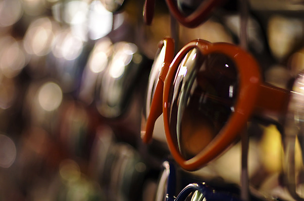 포토 JPG 해외이미지 모양 안경 오렌지 창문 사람없음 여름 선글라스 태양 상점 하트 그늘 쇼 해외202004 해외포토 자연요소 잡화 계절 과일 파일형식 이미지허브