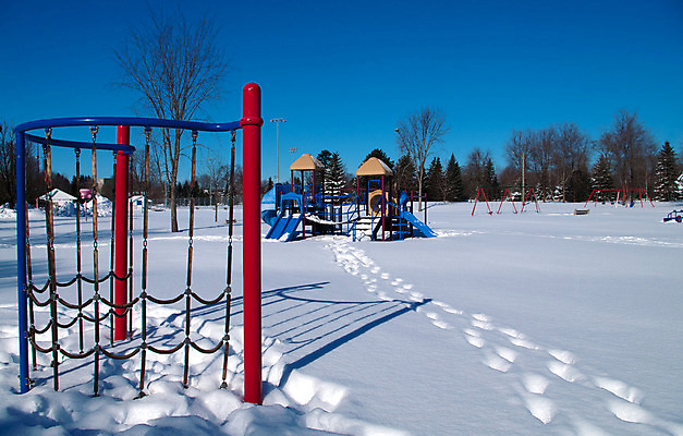 포토 JPG 해외이미지 공원 백그라운드 겨울 의자 놀이 사람없음 야외 장비 게임 놀이터 그네 해외202004 해외포토 계절 공공시설 가구 파일형식 이미지허브
