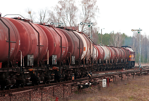 포토 JPG 해외이미지 산업 교통시설 풍경 사람없음 야외 가로 여름 햇빛 환경 힘 기차 화물 숲 광택 연료 무거움 폴란드 선로 철강 화학물질 해외202004 해외포토 계절 유럽 육상교통 교통 대중교통 태양 운송업 화학 무게 시설 파일형식 이미지허브