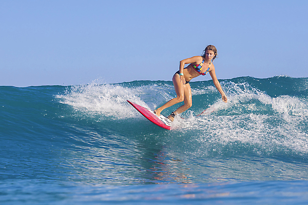 포토 JPG 해외이미지 여자 스포츠 파도 바다 여행 포즈 모션 자연 날씨 통 한명 풍경 야외 물 여름 파란색 운동 에너지 수상스포츠 액체 서핑 떨어짐 승차 시원함 발리 인도네시아 태평양 분무기 튜브 서퍼 혁명 해외202004 해외포토 자연요소 1 계절 아시아 컬러 섬 컨셉 운동선수 건강 사람 생태계 파일형식 이미지허브