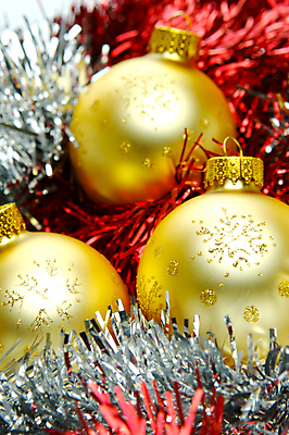 포토 JPG 해외이미지 크리스마스장식 크리스마스 실내 근접촬영 사람없음 장식볼 세개 오브젝트 오너먼트 해외202004 해외포토 기념일 뷰포인트 3 내부 장식 파일형식 이미지허브