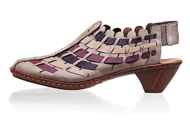 포토 JPG 해외이미지 1 디자인 옷 여자 백그라운드 신발 새로움 사람없음 갈색 유행 흰색 우아함 중앙 가죽 오브젝트 싱글 고립 양발 스타일 해외202004 해외포토 컬러 컨셉 사람 파일형식 이미지허브