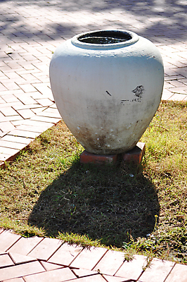 포토 JPG 해외이미지 손 디자인 손가락 기술 창조 미술 사람없음 장식 컵 물 갈색 꽃병 젖음 터치 엄지손가락 조끼 업무 항아리 도자기 원형 사발 던지기 성형수술 제조 냄비 컨테이너 집중 서식 함선 만들기 점토 진흙 장인 조형 주인 수공예 곰팡이 도예가 두더지 압력 핸드메이드 해외202004 해외포토 자연요소 도형 직업 식기 꽃 산업 컬러 컨셉 배_교통 모션 문화예술 신체부위 외투 작업 사기그릇 수술 솥 공예 파일형식 이미지허브