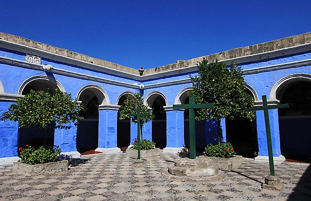 포토 JPG 해외이미지 꽃 종교 벽 포장 건축양식 거리 주택 사람없음 건물 빨간색 파란색 컬러풀 산타클로스 교회 문 미국 조약돌 사찰 복도 역사 아치 타운 수도원 남쪽 복잡 수녀원 식민지 안뜰 옛날 페루 회랑 해외202004 해외포토 식물 건축물 건축 컬러 컨셉 크리스마스 북아메리카 종교건축 돌_바위 도시 남아메리카 방향 파일형식 이미지허브