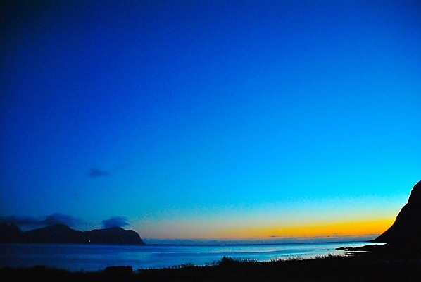 포토 JPG 해외이미지 하늘 전등 노르웨이 해변 사람없음 물 빛 햇빛 일몰 해외202004 해외포토 자연요소 유럽 바다 조명 태양 노을 파일형식 이미지허브