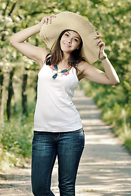 포토 JPG 해외이미지 모델 1 여자 행복 감정 얼굴 밭 자연 하늘 휴식 건강 한명 사람 성인 야외 유행 맑음 봄 기쁨 흰색 신선 화려 파마 우아함 피부 복고 내추럴 돌봄 스타일 해외202004 해외포토 헤어스타일 계절 컬러 컨셉 농업 모션 날씨 신체부위 생태계 파일형식 이미지허브