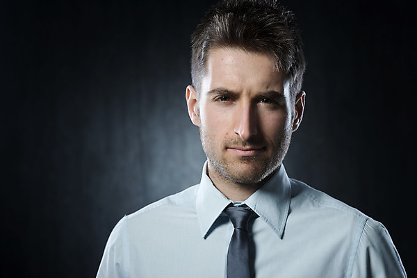 포토 JPG 해외이미지 백인 응시 셔츠 청소년 한명 사람 성인 비즈니스맨 찡그림 선택 대표 집중 분석 성인남자만 해외202004 해외포토 서양인 1 시선 남자 컨셉 상의 비즈니스 표정 직장인 남자만 성인만 파일형식 이미지허브