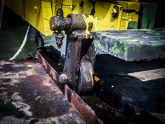 포토 JPG 해외이미지 디자인 산업 백그라운드 표면 안전 사람없음 야외 장식 금속 장비 흰색 바퀴 미끄럼틀 철 부식 롤러 베어링 옛날 철강 해외202004 해외포토 컬러 재질 놀이기구 파일형식 이미지허브