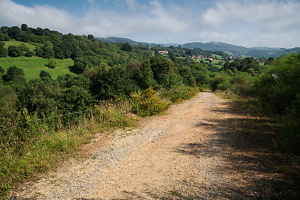 포토 JPG 해외이미지 구름 유럽 길 여행 자국 자연 하늘 휴가 산 파노라마 풍경 사람없음 야외 여름 관광지 환경 트래킹 하이킹 시골 스페인 오솔길 생태계 내추럴 방법 해외202004 해외포토 자연요소 계절 나라 레저 촬영기법 파일형식 이미지허브