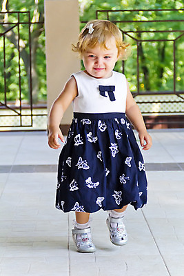 포토 JPG 해외이미지 백인 1 여자 유럽 어린이 2 3 한명 금발 흰색 아기 신생아 파마 하품 해외202004 해외포토 서양인 헤어스타일 나라 컬러 사람 생리현상 파일형식 이미지허브