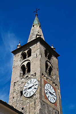 포토 JPG 해외이미지 여행 사람없음 건물 조각상 성당 교회 탑 이탈리아 도시 타운 해외202004 해외포토 건축물 유럽 종교건축 조형물 파일형식 이미지허브