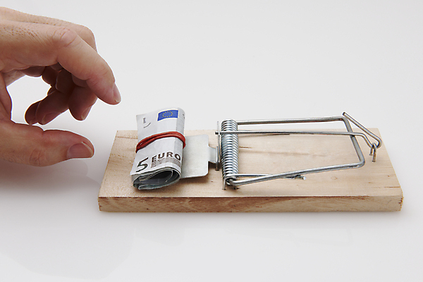 포토 JPG 해외이미지 손 유럽 종이 백그라운드 컨셉 지폐 돈 비즈니스 손가락 아이디어 사람없음 금융 경제 저축 유로 흰색 잡기 보호 위험 유혹 투자 5 올가미 계산서 욕심 빚 고립 위기 유럽연합 해외202004 해외포토 나라 컬러 모션 신체부위 숫자 재산 파일형식 이미지허브