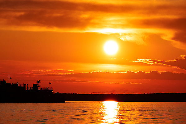 포토 JPG 해외이미지 구름 공원 여행 백그라운드 오렌지 자연 하늘 표면 날씨 풍경 사람없음 야외 빨간색 초록색 물 여름 빛 강 햇빛 태양 노란색 황혼 일몰 저수지 연못 도시 개울 저녁 강가 러시아 대야 천국 멀리 스카이라인 내추럴 수평선 해외202004 해외포토 자연요소 계절 공공시설 유럽 컬러 과일 노을 야간 생태계 파일형식 이미지허브