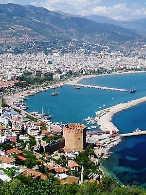 포토 JPG 해외이미지 바다 휴가 휴식 산 경사 사람없음 빨간색 하이앵글 항구 서핑 지중해 칠면조 두더지 해외202004 해외포토 뷰포인트 컬러 컨셉 교통시설 조류 수상스포츠 파일형식 이미지허브