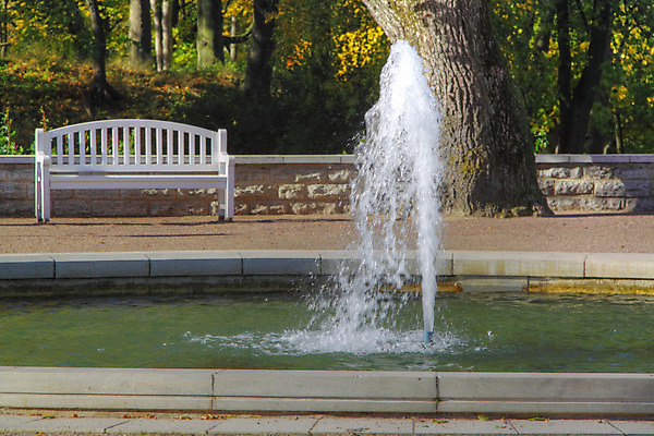 포토 JPG 해외이미지 나무 식물 계절 공원 도로 단풍 잎 벤치 의자 자연 하늘 풍경 사람없음 야외 장식 초록색 물 노란색 정원 폭포 가을 연못 도시 분수 싱글 장면 정중 해외202004 해외포토 자연요소 공공시설 길 컬러 가구 컨셉 교통시설 생태계 파일형식 이미지허브