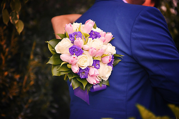 포토 JPG 해외이미지 백인 손 커플 드레스 여자 남자 꽃 행복 꽃다발 결혼 백그라운드 꽃무늬 가족 신혼부부 결혼식 키스 함께함 사랑 사람 성인 사람없음 장식 초록색 장미 흰색 시골 축하 잡기 우아함 배열 보헤미아 스타일 해외202004 해외포토 서양인 식물 부부 옷 감정 컬러 컨셉 무늬 관계 모션 이벤트 신체부위 애정표현 신혼 파일형식 이미지허브