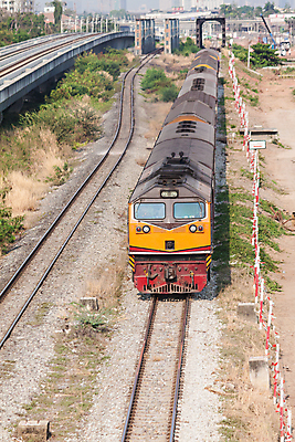 포토 JPG 해외이미지 도로 선 여행 교통시설 모션 태국 사람없음 달리기 기차 도시 역 속도 방콕 승객 엔진 방법 선로 옛날 철강 해외202004 해외포토 아시아 길 육상교통 교통 대중교통 시설 파일형식 이미지허브