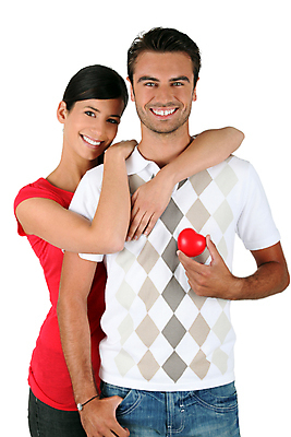 포토 JPG 해외이미지 백인 커플 행복 감정 무기 관계 포옹 사랑 두명 빨간색 흰색 하트 집중 큐피드 감탄 사방 해외202004 해외포토 모양 서양인 컬러 컨셉 안기 사람 파일형식 이미지허브