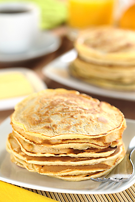 포토 JPG 해외이미지 음식 아침 디저트 사람없음 세로 쌓기 케이크 사진촬영 식사 튀김 신선 달콤 아침식사 팬케이크 핸드메이드 해외202004 해외포토 주간 모션 촬영 맛 파일형식 이미지허브