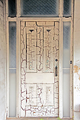 포토 JPG 해외이미지 유리 사람없음 문 페인트 흰색 수리 입장 옛날 파멸 필요 해외202004 해외포토 컬러 컨셉 재질 파일형식 소멸 이미지허브