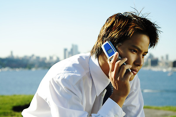 포토 JPG 해외이미지 직업 남자 컨셉 신체 비즈니스 사업가 통신 성공 회의 모바일 노동자 스트레스 세포 대화 한명 사람 정장 성인 야외 스마트폰 비즈니스맨 무선전화기 전화기 고민 걱정 경영자 부름 소통 경영 심각 해외202004 해외포토 1 옷 감정 모션 말하기 핸드폰 스마트기기 직장인 리더 파일형식 이미지허브