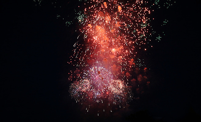 포토 JPG 해외이미지 기념일 행복 꽃다발 백그라운드 크리스마스 하늘 불 추상 휴가 불꽃 새로움 기념 폭죽 불꽃놀이 이벤트 사람없음 파란색 빛 컬러풀 파티 검은색 축제 어둠 축하 야간 폭발 그림 쇼 경례 파열 독립 땅바닥 화상 해외202004 해외포토 자연요소 꽃 감정 컬러 컨셉 무늬 놀이 바닥 인사 상처 파일형식 이미지허브