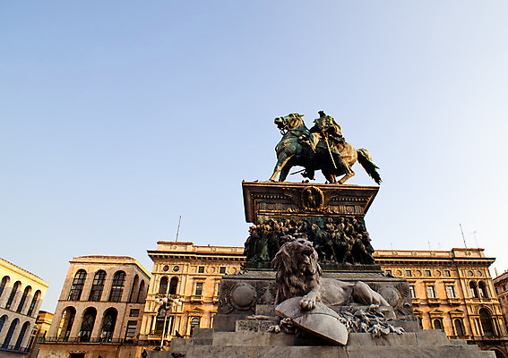 포토 JPG 해외이미지 기독교 종교 문화 조각 건축양식 해부 기념 미술 사람없음 조각상 성당 교회 금속 힘 이탈리아 골동품 축하 도시 우승 역사 재산 클래식 광장 청동 첨탑 소매 천연기념물 고딕 밀라노 해외202004 영광군 해외포토 건축 유럽 컨셉 의학 종교건축 재질 문화예술 건물 금융 조형물 탑 최고 전라남도 파일형식 이미지허브