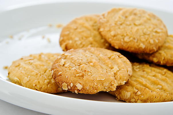 포토 JPG 해외이미지 접시 사람없음 쿠키 중국 흰색 신선 황금 굽기 부스러기 핸드메이드 홈메이드 귀리 해외202004 해외포토 식기 아시아 컬러 디저트 곡류 구이 만들기 파일형식 이미지허브