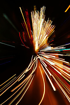 포토 JPG 해외이미지 직업 도로 길 선 이동 교통시설 모션 자동차 추상 거리 사람없음 빛 어둠 황혼 산책로 운전 도시 시간 고속도로 야간 속도 역동적 타운 과속 블러 자동 자취 해외202004 해외포토 자연요소 육상교통 교통 컨셉 무늬 일몰 시설 파일형식 이미지허브