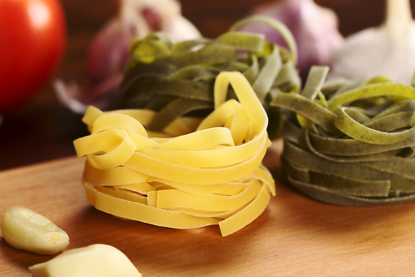 포토 JPG 해외이미지 음식 재료 파스타 요리 사람없음 초록색 노란색 쌓기 사진촬영 이탈리아 국수 준비 날것 탈리아텔레 해외202004 해외포토 유럽 컬러 모션 서양음식 촬영 면류 파스타면 파일형식 이미지허브