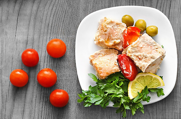 포토 JPG 해외이미지 음식 조각 토마토 채소 고추 파슬리 건강 어류 사람없음 초록색 식사 저녁식사 맛 그릴 굽기 레몬 해산물 오브젝트 올리브 연어 점심식사 해외202004 해외포토 열매 컬러 컨셉 과일 주방용품 수중동물 구이 파일형식 이미지허브