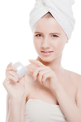 포토 JPG 해외이미지 라이프스타일 손 여자 얼굴 신체 손가락 건강 한명 치료 약 스파 화장품 촉촉함 신선 못 손톱관리 피부 크림 순수 피부관리 로션 내추럴 고립 넣기 돌봄 바디케어 보습 수분크림 위생관리 신청 해외202004 해외포토 1 컨셉 의학 모션 관리 사람 생활 신체부위 뷰티 젖음 공구 네일아트 파일형식 이미지허브