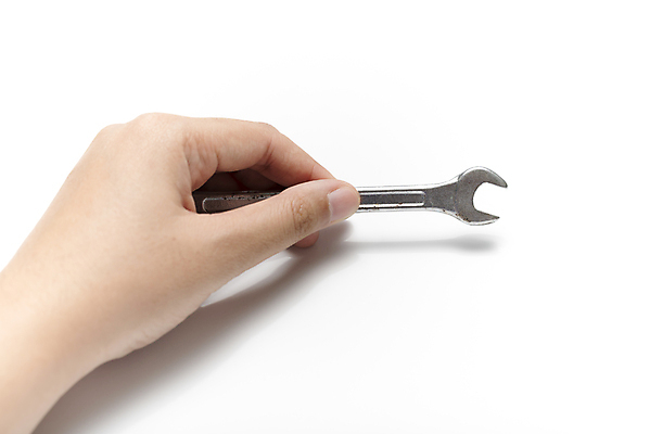 포토 JPG 해외이미지 손 실내 들기 신체부위 공구 스패너 작음 해외202004 해외포토 모션 사람 내부 도구 크기 파일형식 이미지허브