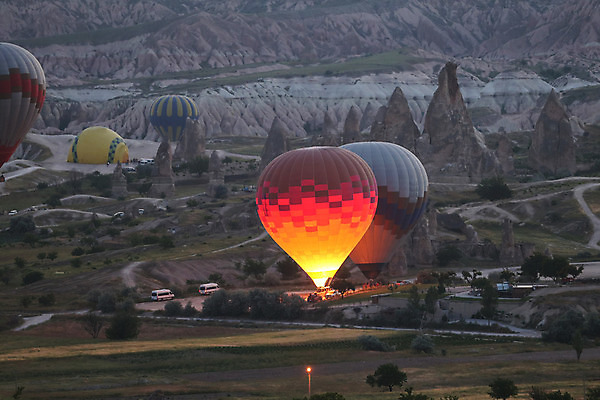 포토 JPG 해외이미지 주간 카파도키아 풍경 사람없음 야외 열기구 비행 해외202004 해외포토 자연요소 항공교통 파일형식 튀르키예 이미지허브