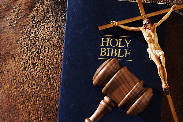 포토 JPG 해외이미지 종교 십자가 사람없음 목재 책 가로 갈색 믿음 성경 덮개 기록 예수 범죄 심볼 질감 법 신성 의사봉 법관 천국 공정 귀족 신앙심 카피스페이스 유일 해외202004 해외포토 나무 감정 컬러 재료 종교용품 공백 뚜껑 신_종교 법률가 파일형식 이미지허브