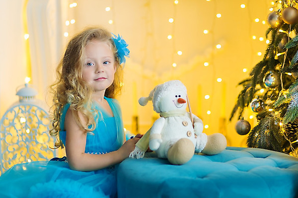 포토 JPG 해외이미지 나무 모델 드레스 여자 꽃 유럽 얼굴 어린이 나비 백그라운드 크리스마스 겨울 장신구 휴가 새로움 주택 선물 한명 사람 앉기 여러명 장식 파란색 유행 방 할로윈 축하 춤 아기 파마 보석 솜털 루마니아 전국 스타일 해외202004 해외포토 식물 1 헤어스타일 옷 계절 기념일 나라 컬러 다수 곤충 컨셉 모션 문화예술 건물 신체부위 광석 파일형식 이미지허브