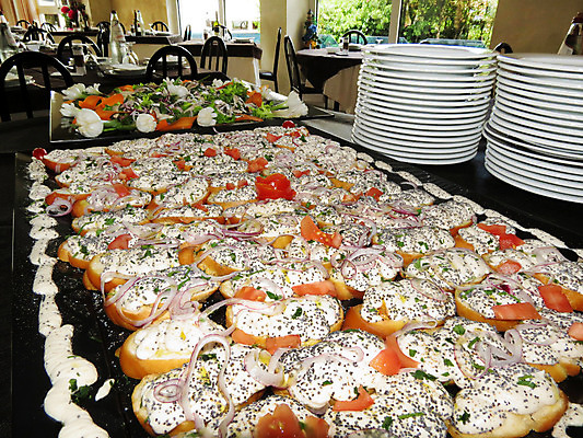 포토 JPG 해외이미지 음식 빵 토마토 양파 사람없음 요식업 식당 마요네즈 뷔페 해외202004 해외포토 산업 채소 상점 소스_음식 파일형식 이미지허브