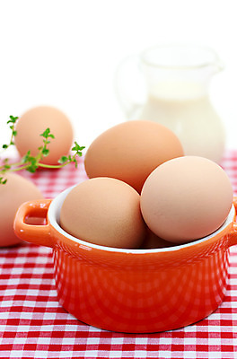 포토 JPG 해외이미지 음식 패턴 오렌지 건강 요리 사람없음 빨간색 주방 계란 우유 식탁보 시골 신선 냄비 허브 유기농 체크무늬 날것 성분 내추럴 깅엄 백리향 카피스페이스 해외202004 해외포토 식물 웰빙 컬러 무늬 과일 유제품 알 공백 솥 파일형식 이미지허브