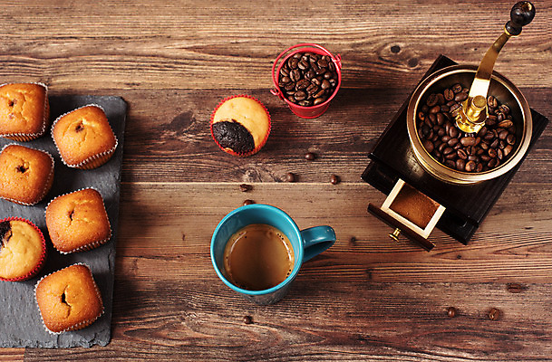 포토 JPG 해외이미지 별 커피 음식 백그라운드 탁자 휴가 디저트 콩 사람없음 목재 장식 컵 빨간색 파란색 컬러풀 우주 케이크 상점 식당 초콜릿 침묵 카페 변화 달콤 설탕 컵케이크 굽기 복고 머핀 그라인더 방앗간 시나몬 제빵사 해로움 해외202004 해외포토 자연요소 나무 직업 식기 음료 빵 컬러 가구 컨셉 재료 곡류 소리 맛 구이 커피용품 파일형식 이미지허브