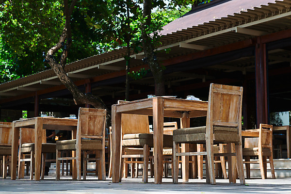 포토 JPG 해외이미지 나무 디자인 외관 아시아 음식 섬 의자 태국 자연 탁자 호텔 지붕 휴가 휴식 바닥 동양인 사람없음 야외 건물 목재 장식 초록색 여름 식당 식사 카페 오픈 배열 준비 휴양지 냅킨 발리 내추럴 스타일 해외202004 해외포토 식물 건축물 계절 나라 컬러 가구 컨셉 재료 숙소 인종 상점 장소 생태계 인도네시아 파일형식 이미지허브