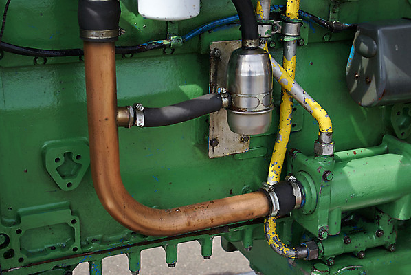 포토 JPG 해외이미지 전통 밭 농업 교통시설 사람없음 초록색 농장 금속 기계 장비 수확 골동품 시골 바퀴 역사 철 향수 부식 복고 타이어 먼지 장면 트랙터 엔진 모터 구식 밭일 옛날 중고 회복 해외202004 해외포토 산업 컬러 교통 컨셉 재질 화장품 농기계 시설 특수차량 파일형식 이미지허브