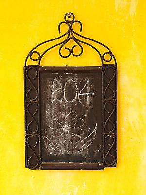 포토 JPG 해외이미지 꽃 벽 프레임 광고판 사람없음 목재 노란색 검은색 저녁식사 칠판 공백 흰색 바 술집 가격 분필 정사각형 목차 카피스페이스 해외202004 해외포토 도형 나무 식물 컬러 재료 알림판 식사 초크 판 파일형식 이미지허브