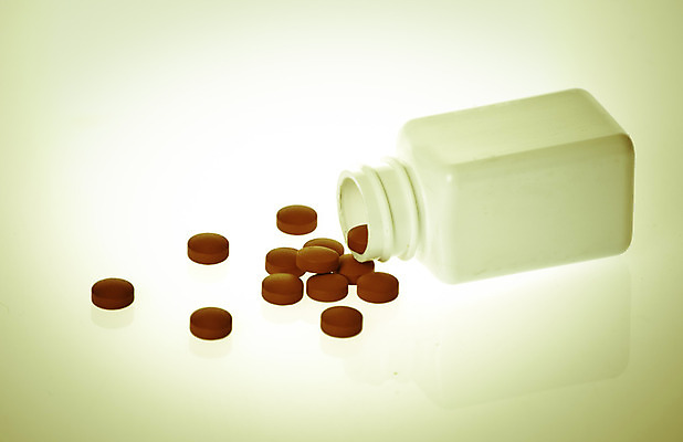 포토 JPG 해외이미지 다이어트 유리 건강 주사기 사람없음 치료 빨간색 초록색 알약 약 갈색 고통 수확 흰색 오픈 질병 약국 향수 함선 처방 팩 흙더미 조제 고립 돌봄 마약 옛날 인공 진통제 화학물질 화학자 항생제 해외202004 해외포토 감정 컬러 농업 배_교통 의학 의료기기 모션 재질 흙 화장품 화학 과학자 만들기 파일형식 더미 이미지허브