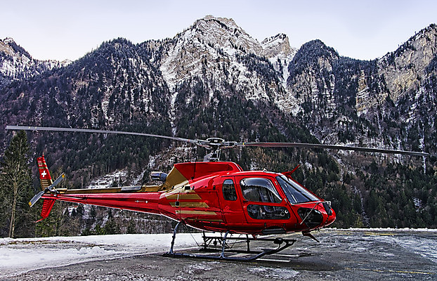 포토 JPG 해외이미지 겨울 휴가 산 사람없음 빨간색 햇빛 흰색 헬리콥터 스위스 항공 함선 알프스 산악지대 절정 착륙 해외202004 해외포토 계절 유럽 컬러 배_교통 비행기 태양 파일형식 이미지허브