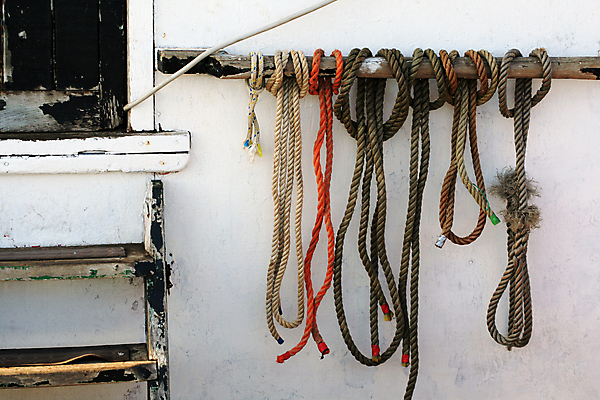 포토 JPG 해외이미지 밧줄 줄 바다 사다리 넥타이 낚시 항해 매달리기 사람없음 목재 항구 흰색 보트 묶기 묘사 매듭 일렬 단계 옛날 줄서기 함부르크 해외202004 해외포토 나무 잡화 컬러 배_교통 재료 교통시설 모션 레저 독일 도구 파일형식 이미지허브