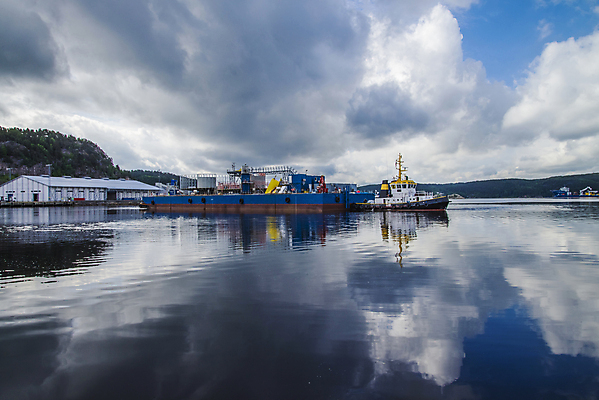 포토 JPG 해외이미지 산업 바다 비즈니스 교통시설 항해 노르웨이 사람없음 물 파란색 금속 항구 힘 화물 보트 상품 큼 무역 함선 해군 포트 닻 네비게이션 돛대 유조선 철강 해외202004 해외포토 자연요소 유럽 컬러 교통 배_교통 재질 군대 운송업 크기 시설 파일형식 이미지허브