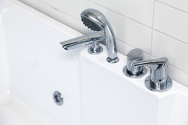 포토 JPG 해외이미지 부분 주택 실내 통 건강 사람없음 내부 스파 목욕 장비 욕실 흰색 판넬 개울 고급 우아함 위생 당구 묘사 서비스 수도꼭지 모자이크 광택 샤워실 위생관리 공급 해외202004 해외포토 컬러 컨셉 관리 건물 강 구기 청결 샤워시설 파일형식 이미지허브