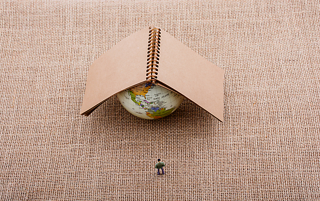 포토 JPG 해외이미지 실내 사람없음 지구본 공책 미니어처 갈색배경 해외202004 해외포토 백그라운드 문구용품 내부 갈색 모형 파일형식 이미지허브